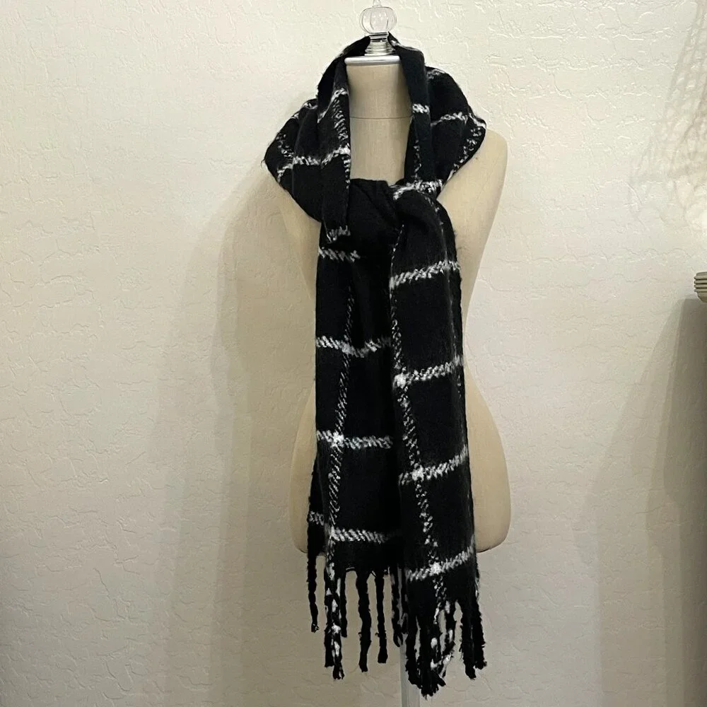 Victoria's Secret Scarf Plush Wrap Fringe Black White Plaid Check